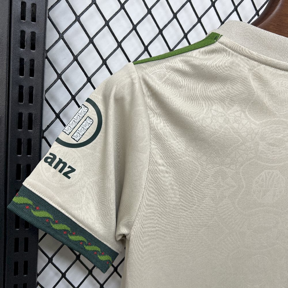 Kids Bayern Munich 2025/26 Oktoberfest Kit - Image 7