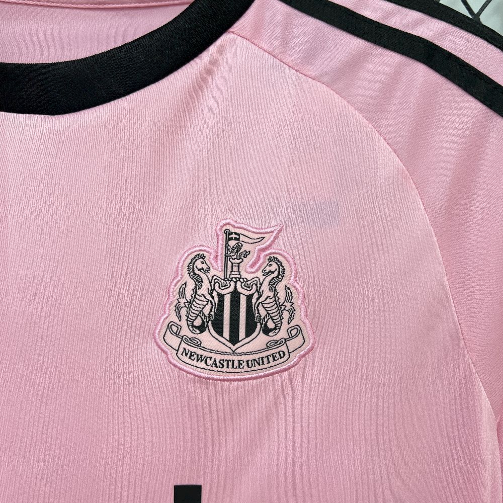 Mens Newcastle United 2025/26 Goalkeeper Jersey - Image 8