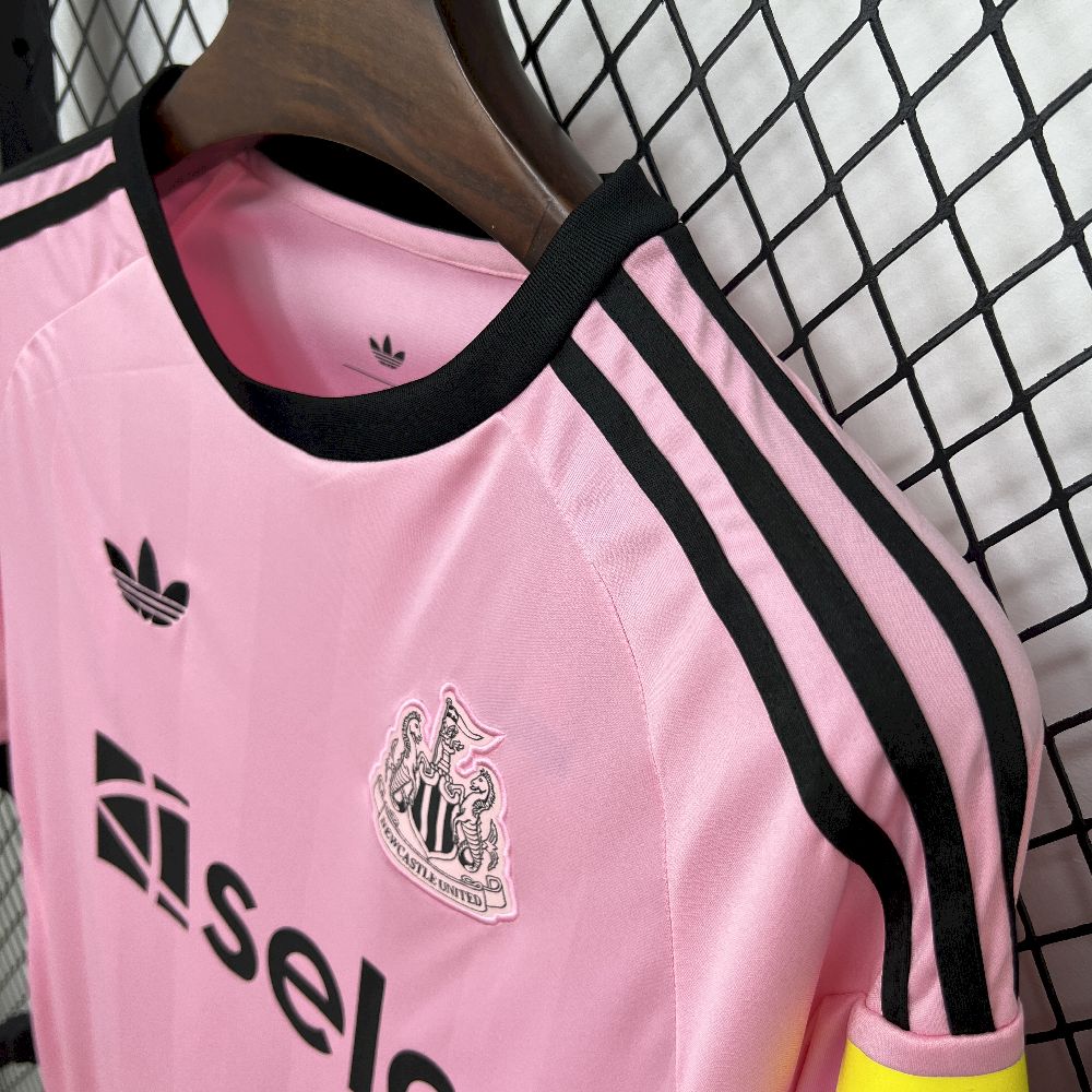 Mens Newcastle United 2025/26 Goalkeeper Jersey - Image 3