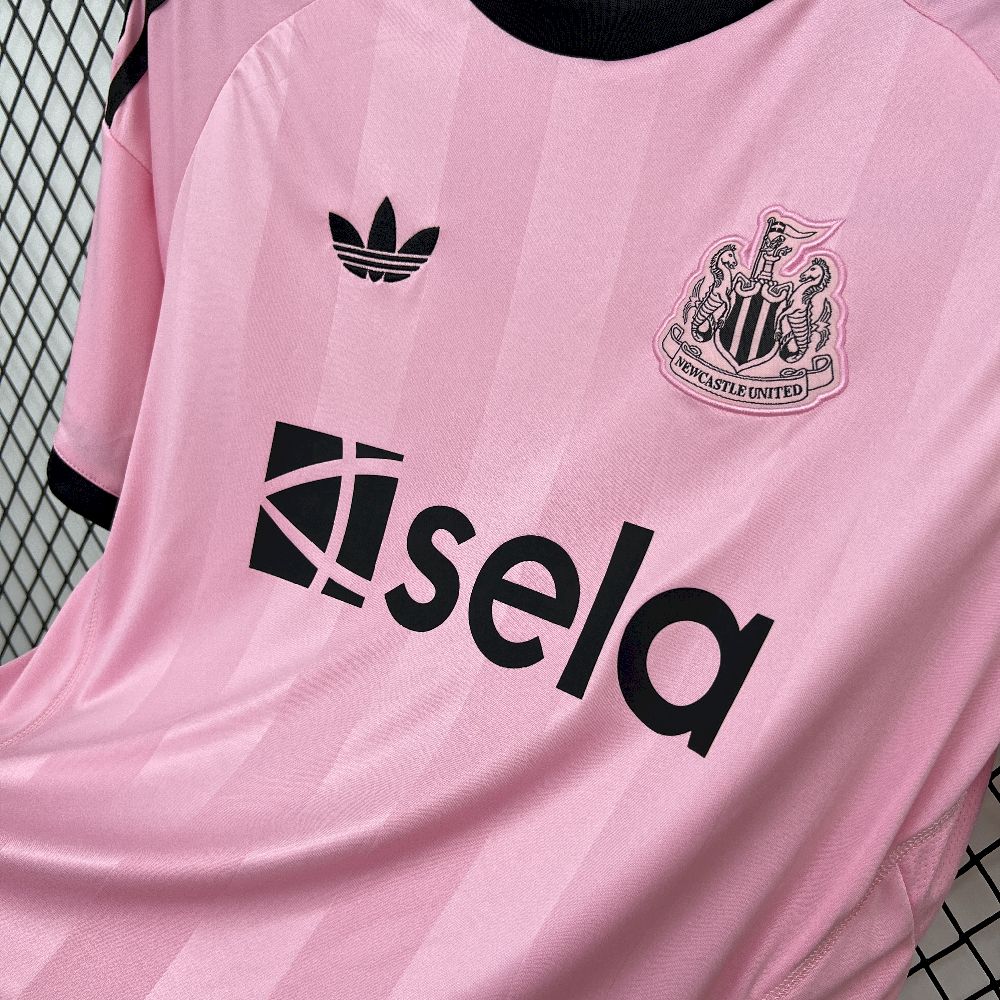 Mens Newcastle United 2025/26 Goalkeeper Jersey - Image 2