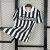 Retro Juventus 1992/94 Home Jersey