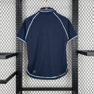 Alternative Ansicht von Retro West Ham United 1999/01 Third Jersey