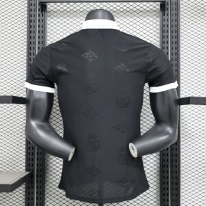 Vista alternativa dell'Mens Real Madrid 2025/26 Black Jersey Player Version