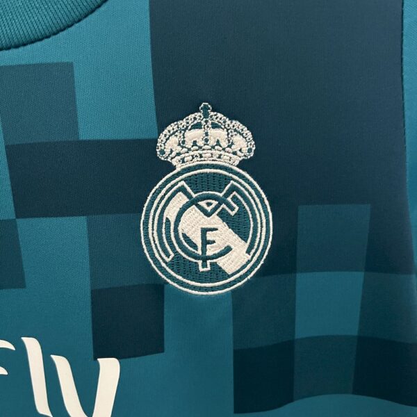 Real Madrid 2017/18 Third Kids Retro Jersey And Shorts - Image 5