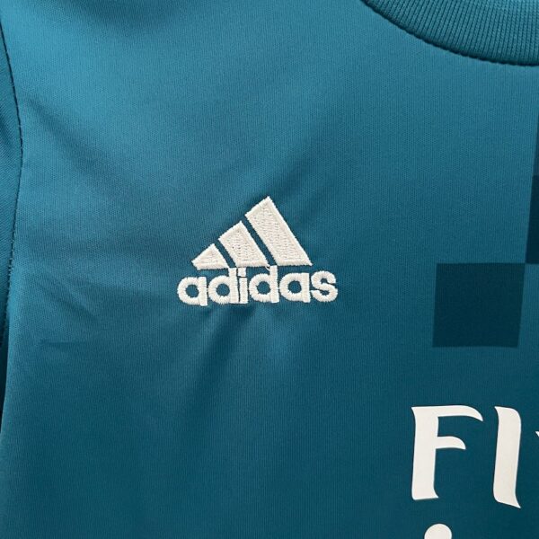 Real Madrid 2017/18 Third Kids Retro Jersey And Shorts - Image 3