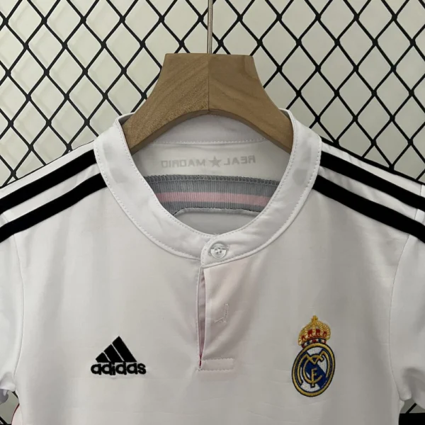 Real Madrid 2014/15 Home Kids Retro Jersey And Shorts - Image 7