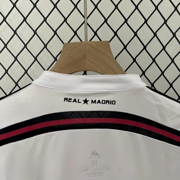 Real Madrid 2014/15 Home Kids Retro Jersey And Shorts - Image 5