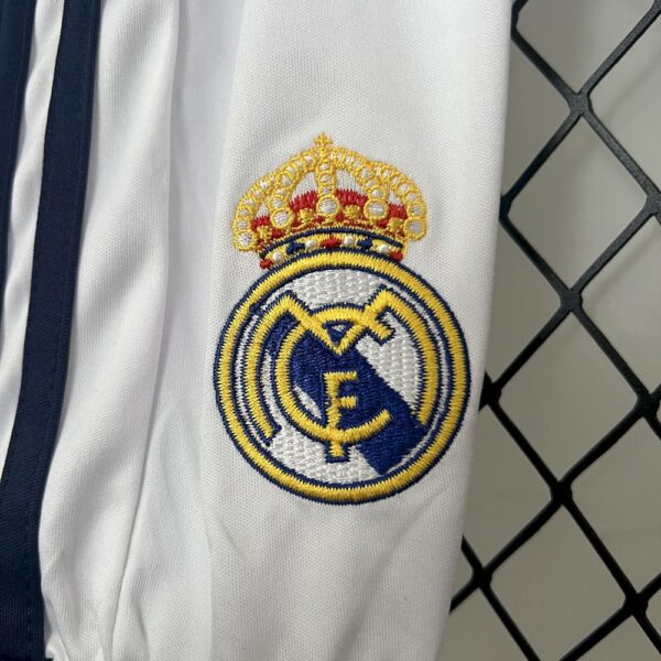 Real Madrid 2012/13 Home Kids Retro Jersey And Shorts - Image 8