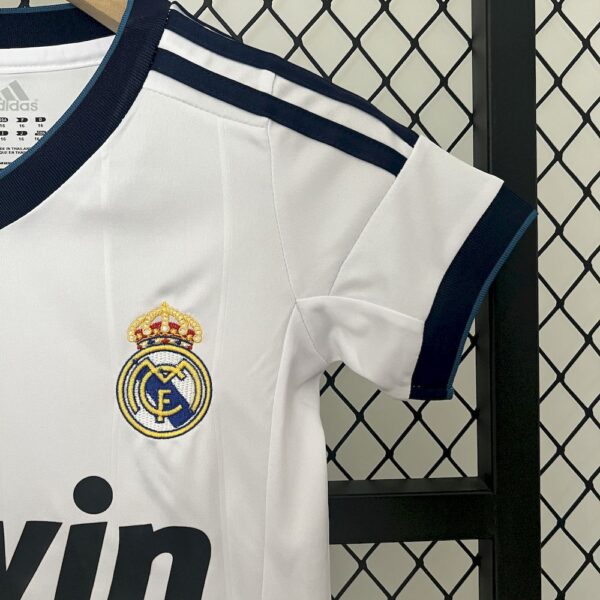 Real Madrid 2012/13 Home Kids Retro Jersey And Shorts - Image 4