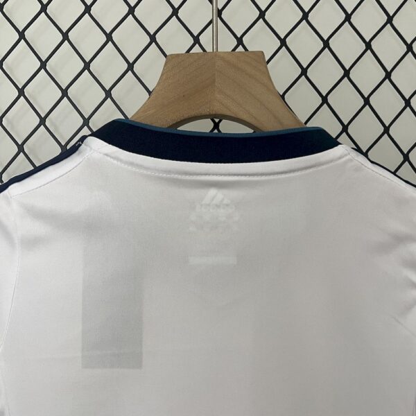 Real Madrid 2012/13 Home Kids Retro Jersey And Shorts - Image 3