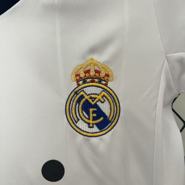 Real Madrid 2012/13 Home Kids Retro Jersey And Shorts - Image 9