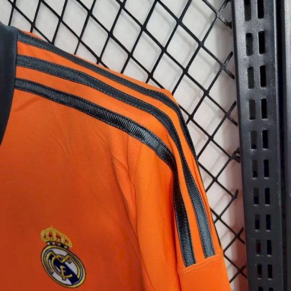 Real Madrid 2013/14 Third Long Sleeves Retro Jersey - Image 9