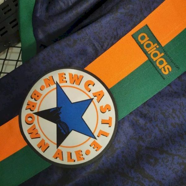 Newcastle United 1997/98 Away Retro Jersey - Image 5