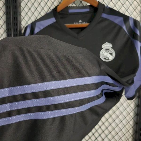 Real Madrid 2016/17 Third Retro Jersey - Image 10