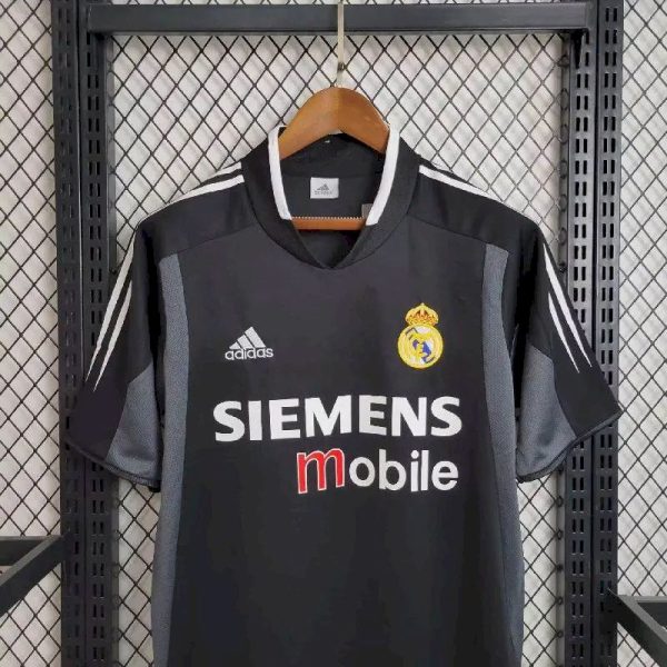 Real Madrid 2004/05 Away Retro Jersey - Image 8