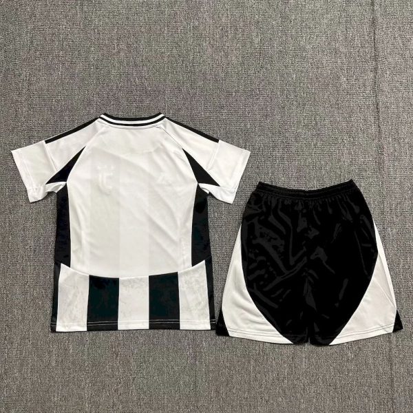 Juventus 2024/25 Home Kids Kit - Image 2