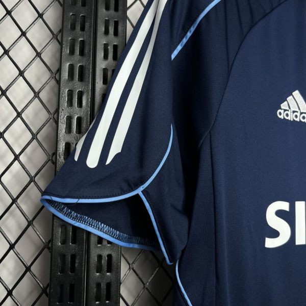 Real Madrid 2005/06 Away Retro Jersey - Image 3
