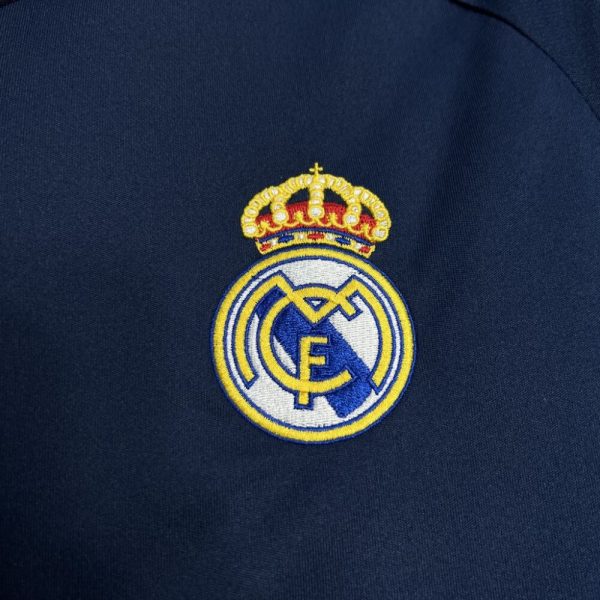 Real Madrid 2005/06 Away Retro Jersey - Image 4