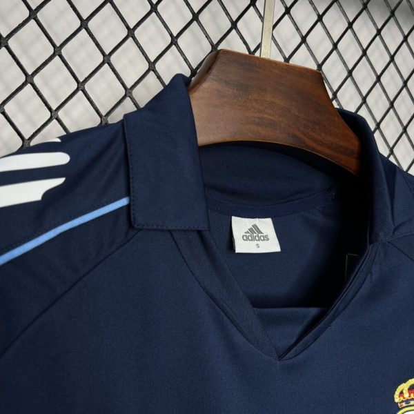 Real Madrid 2005/06 Away Retro Jersey - Image 5