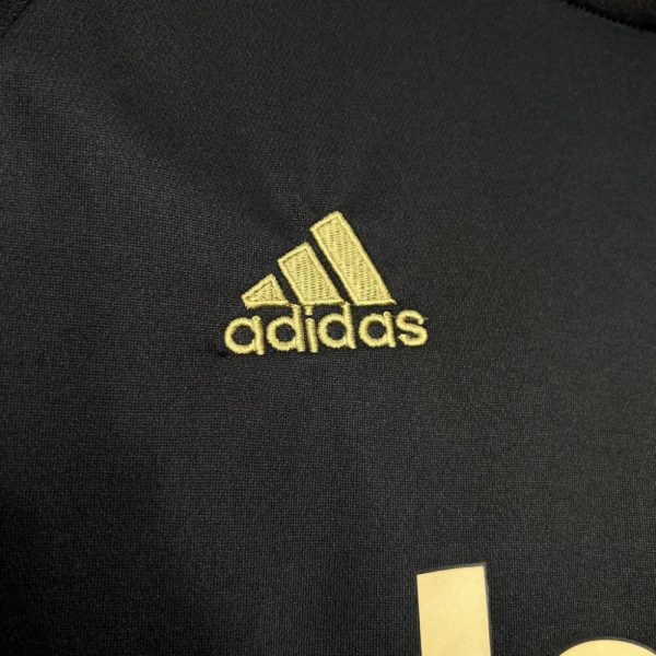 Juventus 2015/16 Third Retro Jersey - Image 4