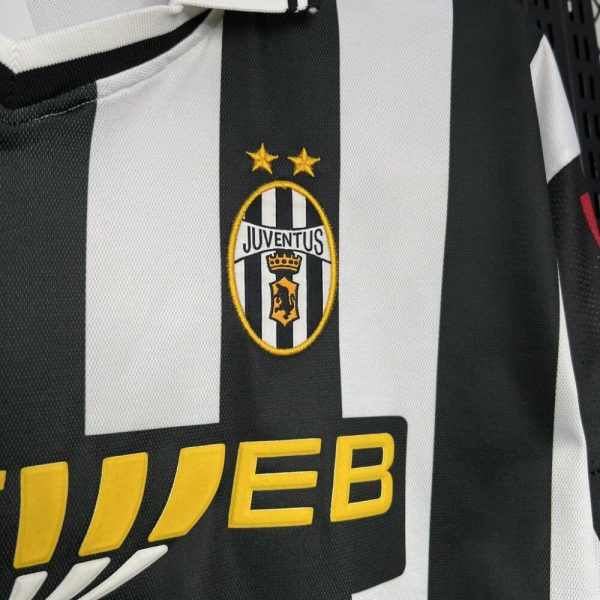 Juventus 2001/02 Home Retro Jersey - Image 4