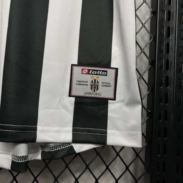 Juventus 2001/02 Home Retro Jersey - Image 3