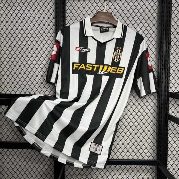Juventus 2001/02 Home Retro Jersey