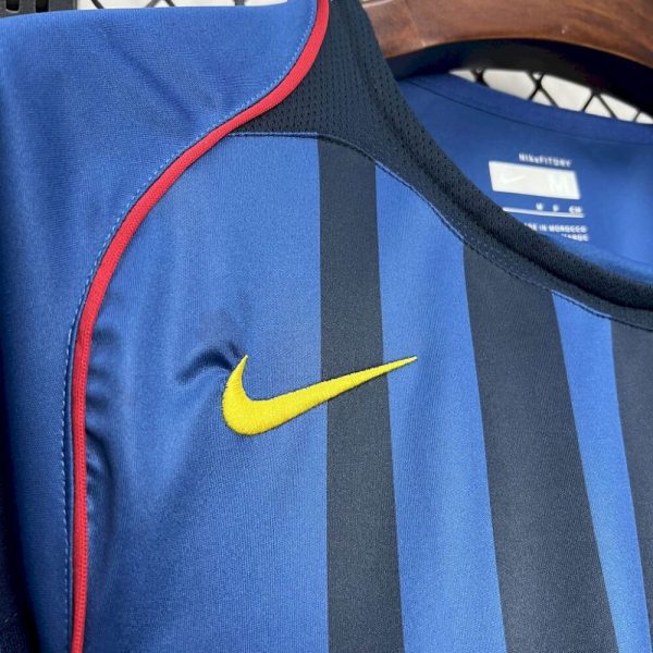 Barcelona 2004/05 Away Retro Jersey - Image 4