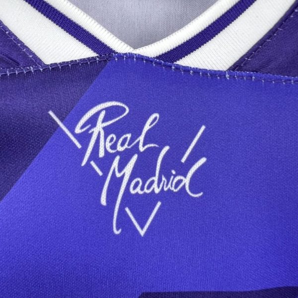 Real Madrid 1994/96 Away Retro Jersey - Image 7