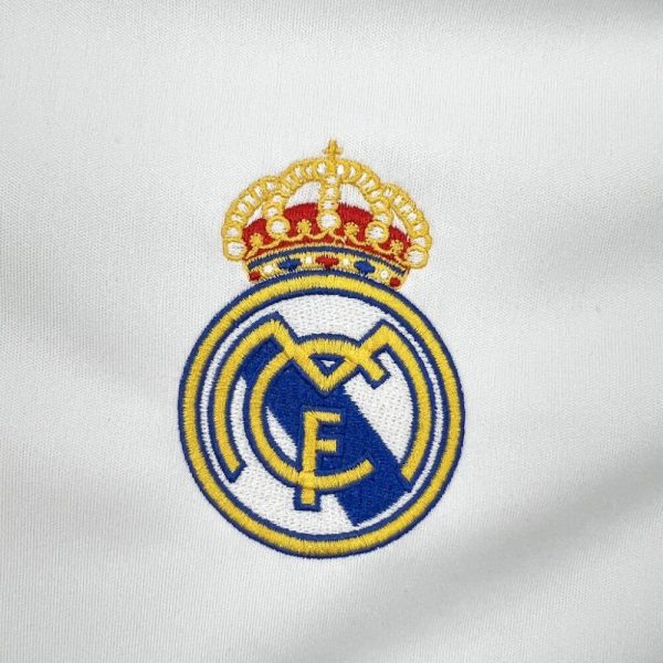 Real Madrid 2005/06 Home Retro Jersey - Image 8