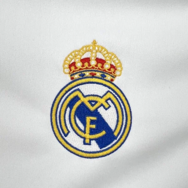 Real Madrid 2005/06 Home Retro Jersey - Image 8
