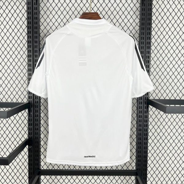 Real Madrid 2005/06 Home Retro Jersey - Image 2