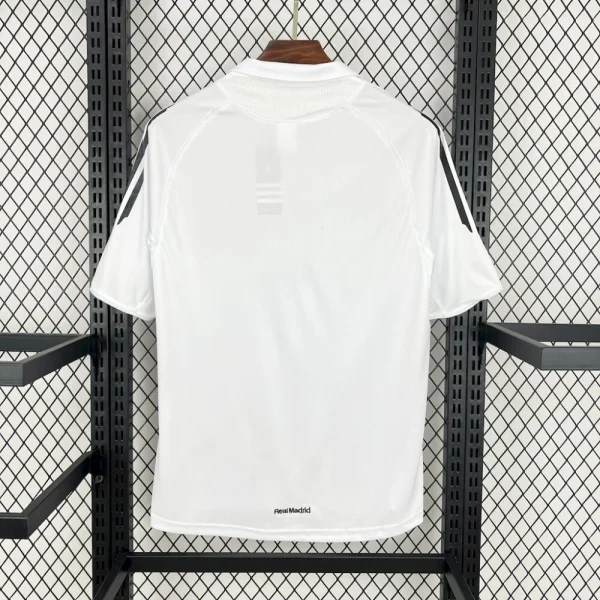 Real Madrid 2005/06 Home Retro Jersey - Image 2