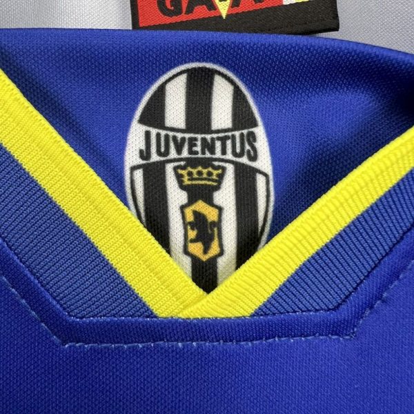 Juventus 1996/97 Away Retro Jersey - Image 4