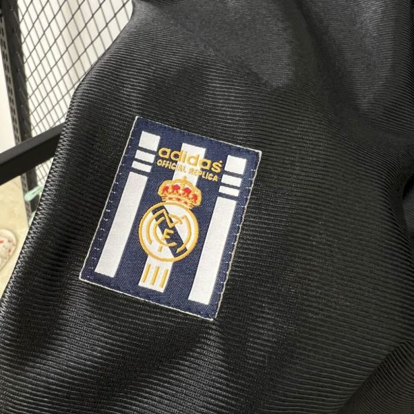 Real Madrid 1999/00 Away Retro Jersey - Image 4