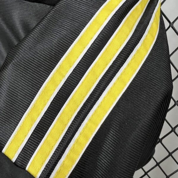 Real Madrid 1999/00 Away Retro Jersey - Image 3