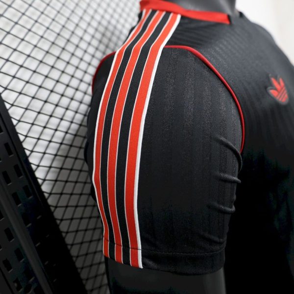 Manchester United 2025/26 Black Terrace Icons Jersey Player Version - Image 3