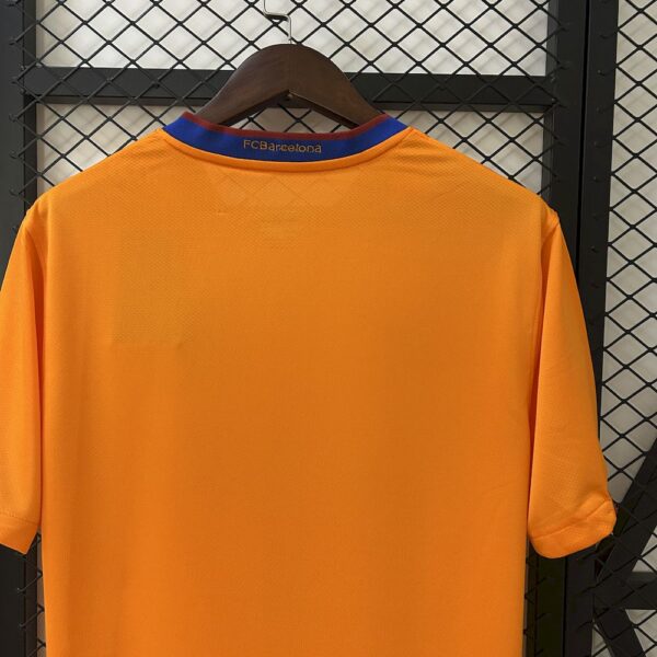 Barcelona 2006/07 Away Retro Jersey - Image 6