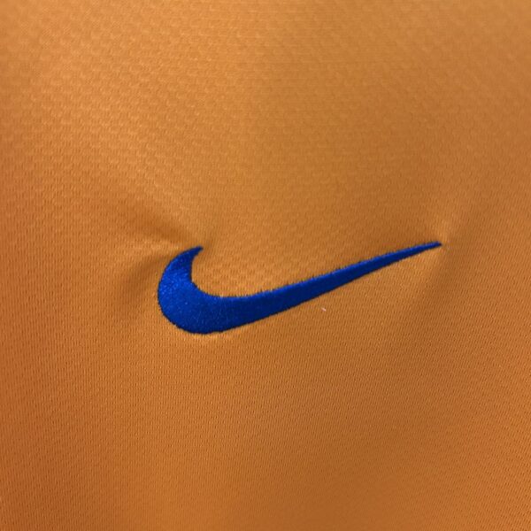 Barcelona 2006/07 Away Retro Jersey - Image 5