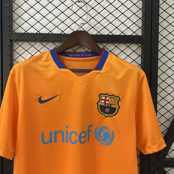 Barcelona 2006/07 Away Retro Jersey - Image 4