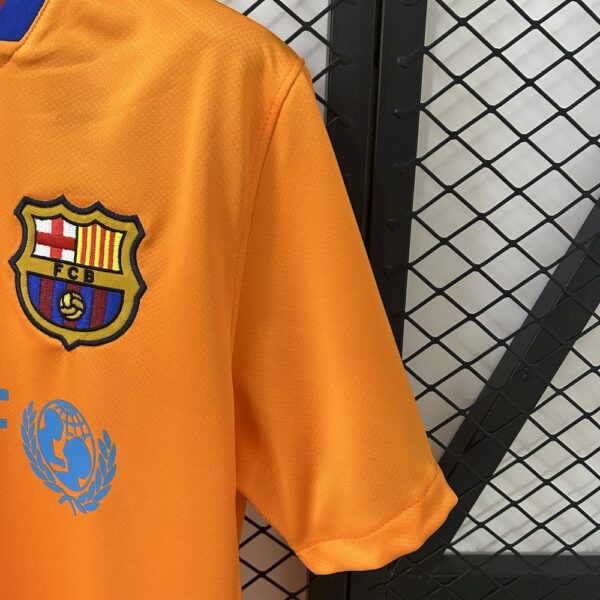 Barcelona 2006/07 Away Retro Jersey - Image 3