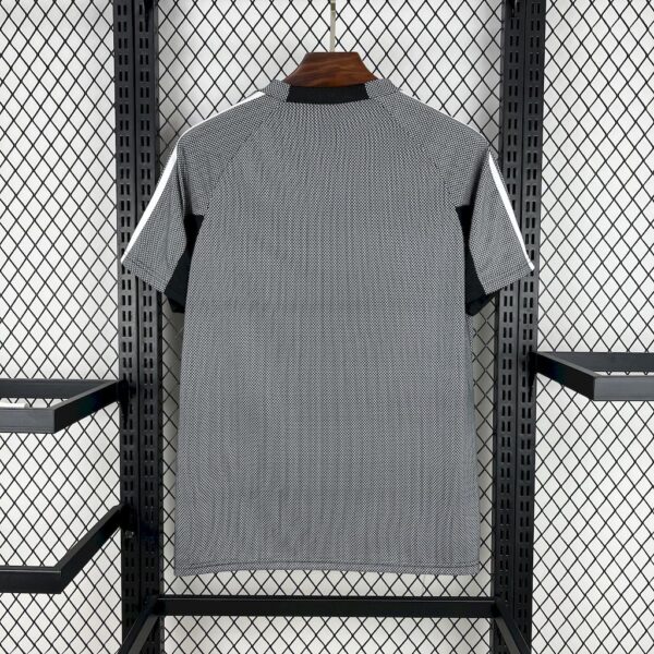 Real Madrid 2002/03 Goalkeeper Retro Jersey - Image 2