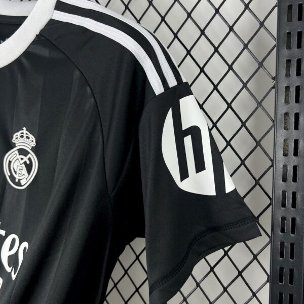 Real Madrid 2025/26 Training Jersey - Image 5