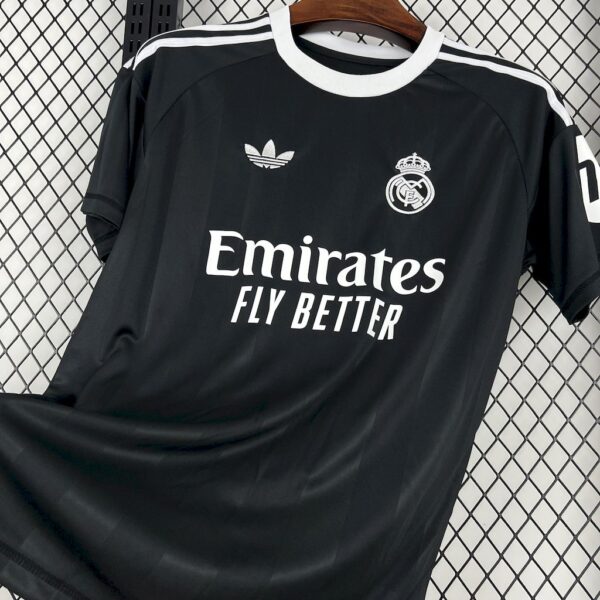 Real Madrid 2025/26 Training Jersey - Image 4