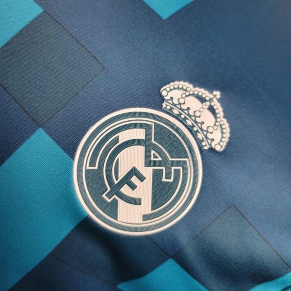 Real Madrid 2017/18 Third Long Sleeves Retro Jersey - Image 3