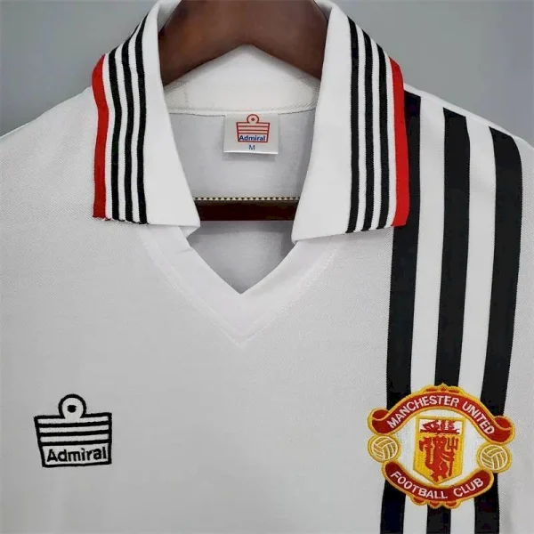 Manchester United 1975/80 Away Retro Jersey - Image 2