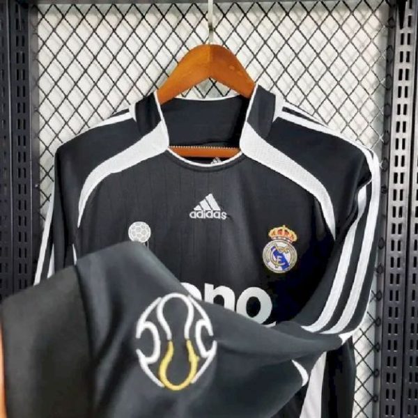Real Madrid 2006/07 Away Long Sleeve Retro Jersey - Image 2