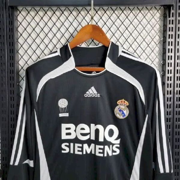 Real Madrid 2006/07 Away Long Sleeve Retro Jersey - Image 7