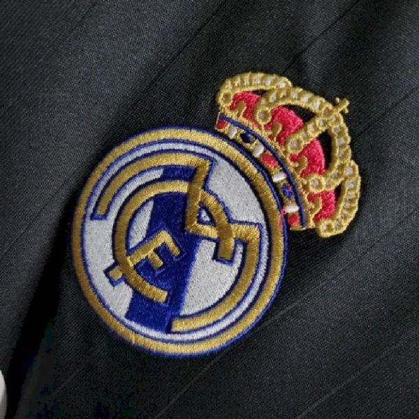 Real Madrid 2006/07 Away Retro Jersey - Image 9