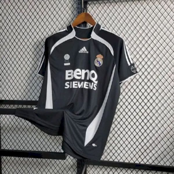Real Madrid 2006/07 Away Retro Jersey - Image 2